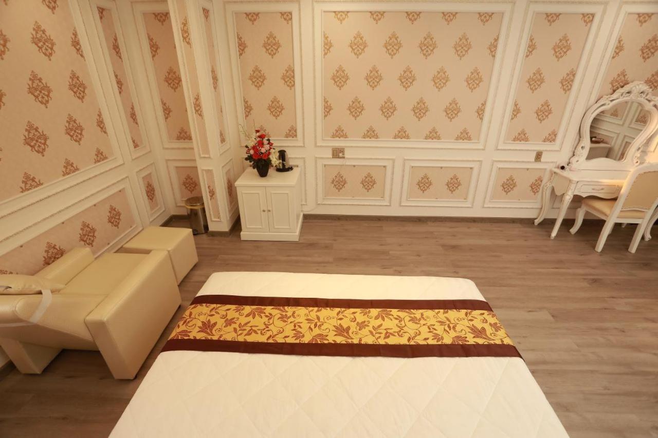Thanh Tai Hotel 1 Thành Pho Ho Chí Minh Esterno foto